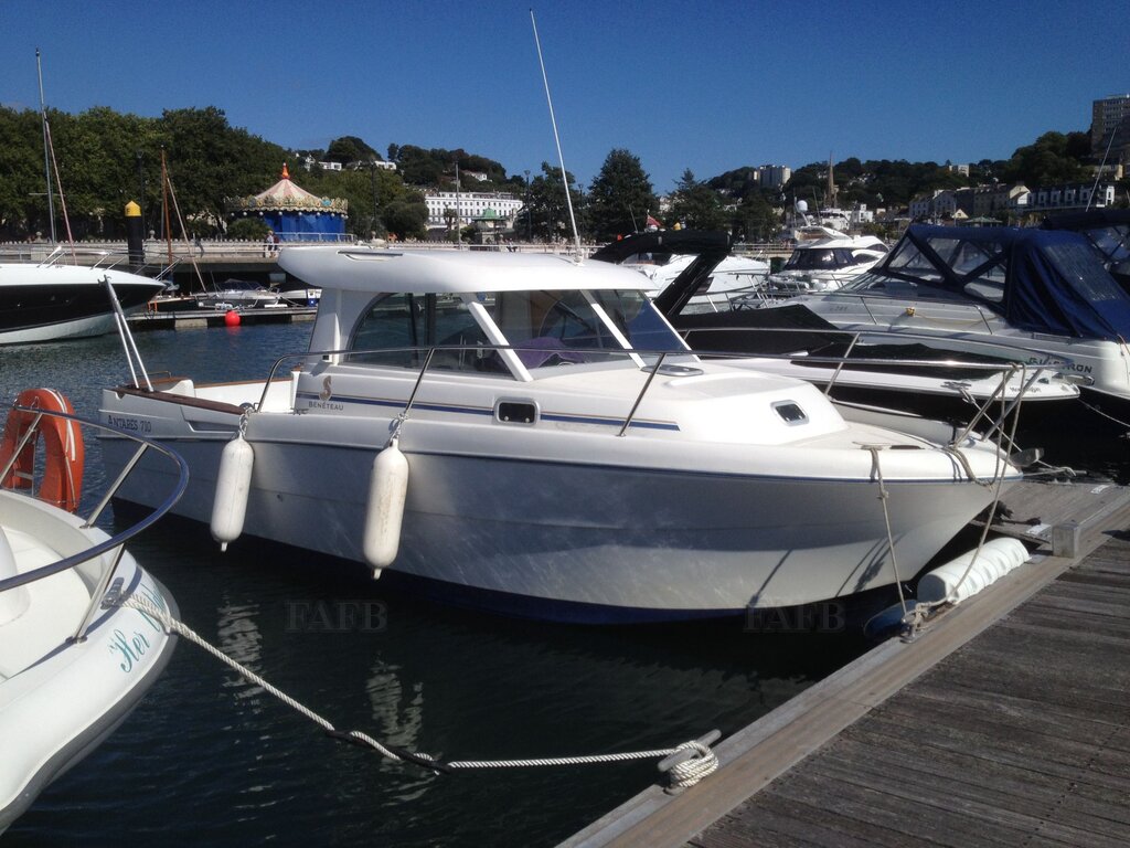 Beneteau Antares 710